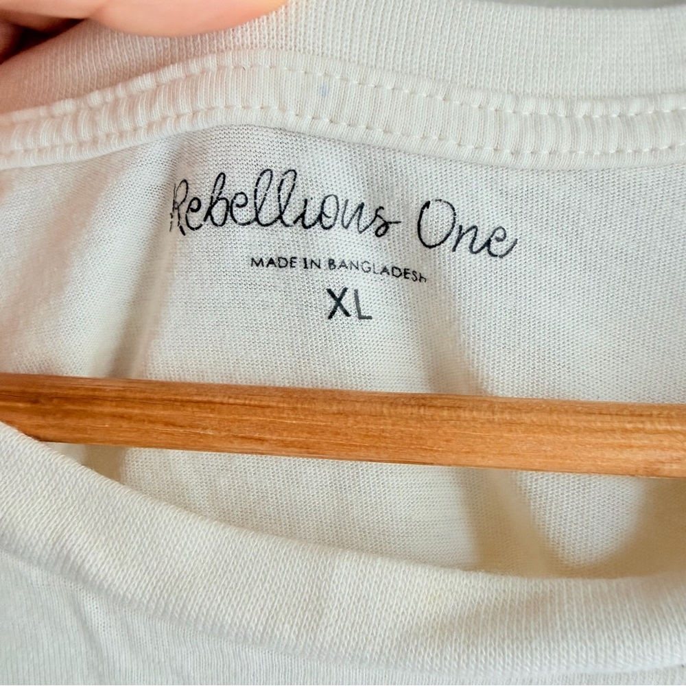 Rebellious One Women's Welcome to Nashville Cropped Graphic T-Shirt Size XL - Picture 3 of 7